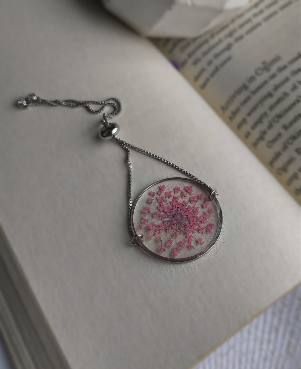 Anne Lace Bracelet (pink)