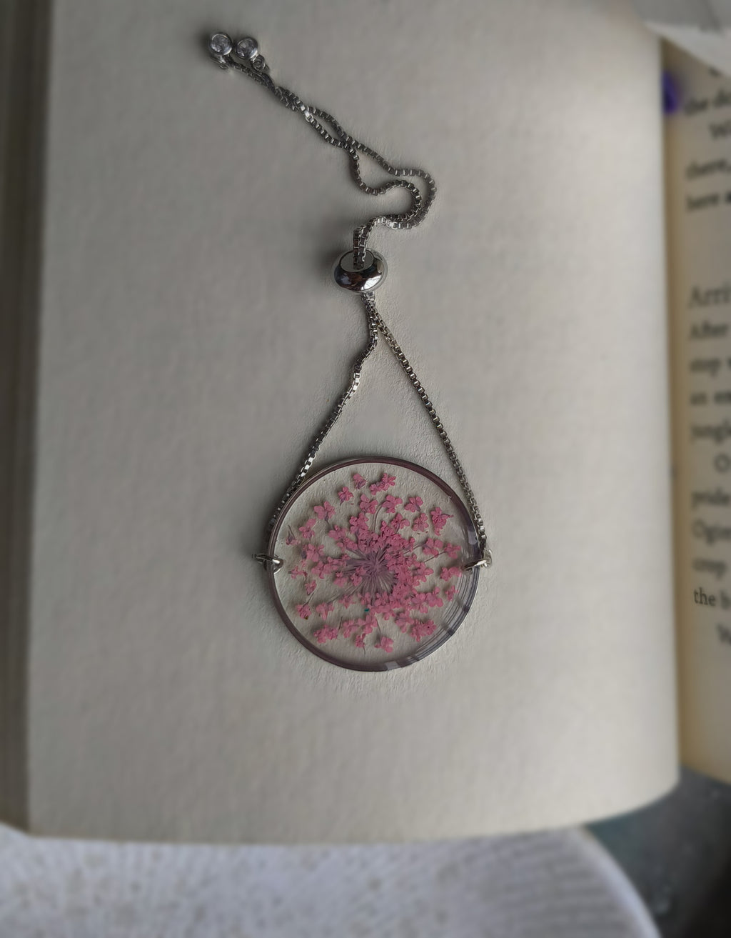 Anne Lace Bracelet (pink)