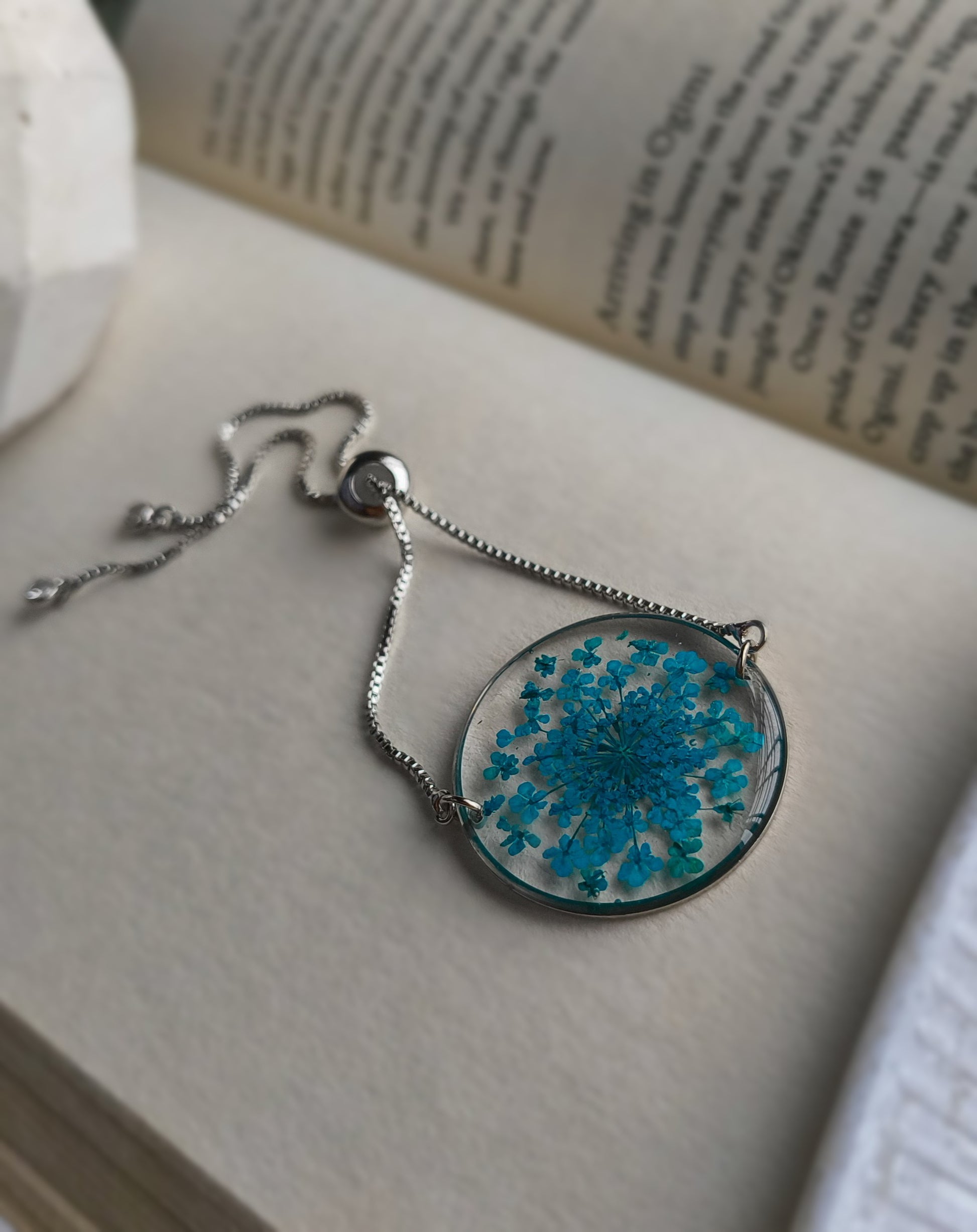 Anne Lace bracelet (blue)