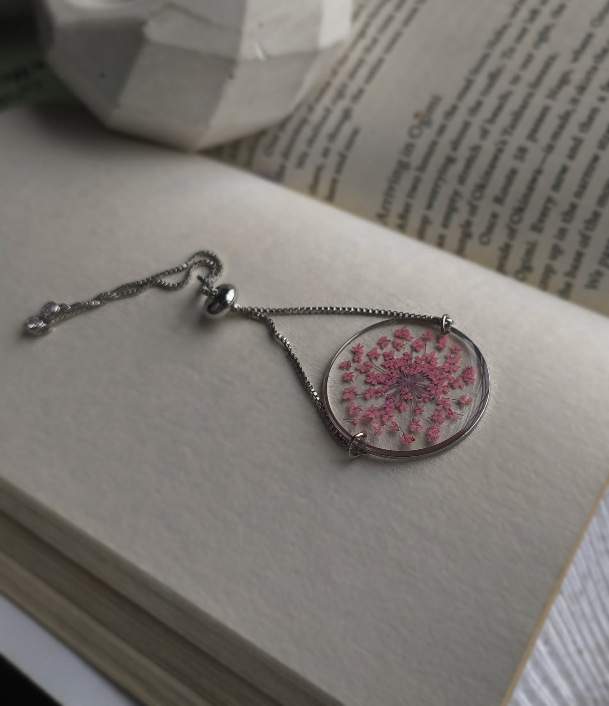 Anne Lace Bracelet (pink)