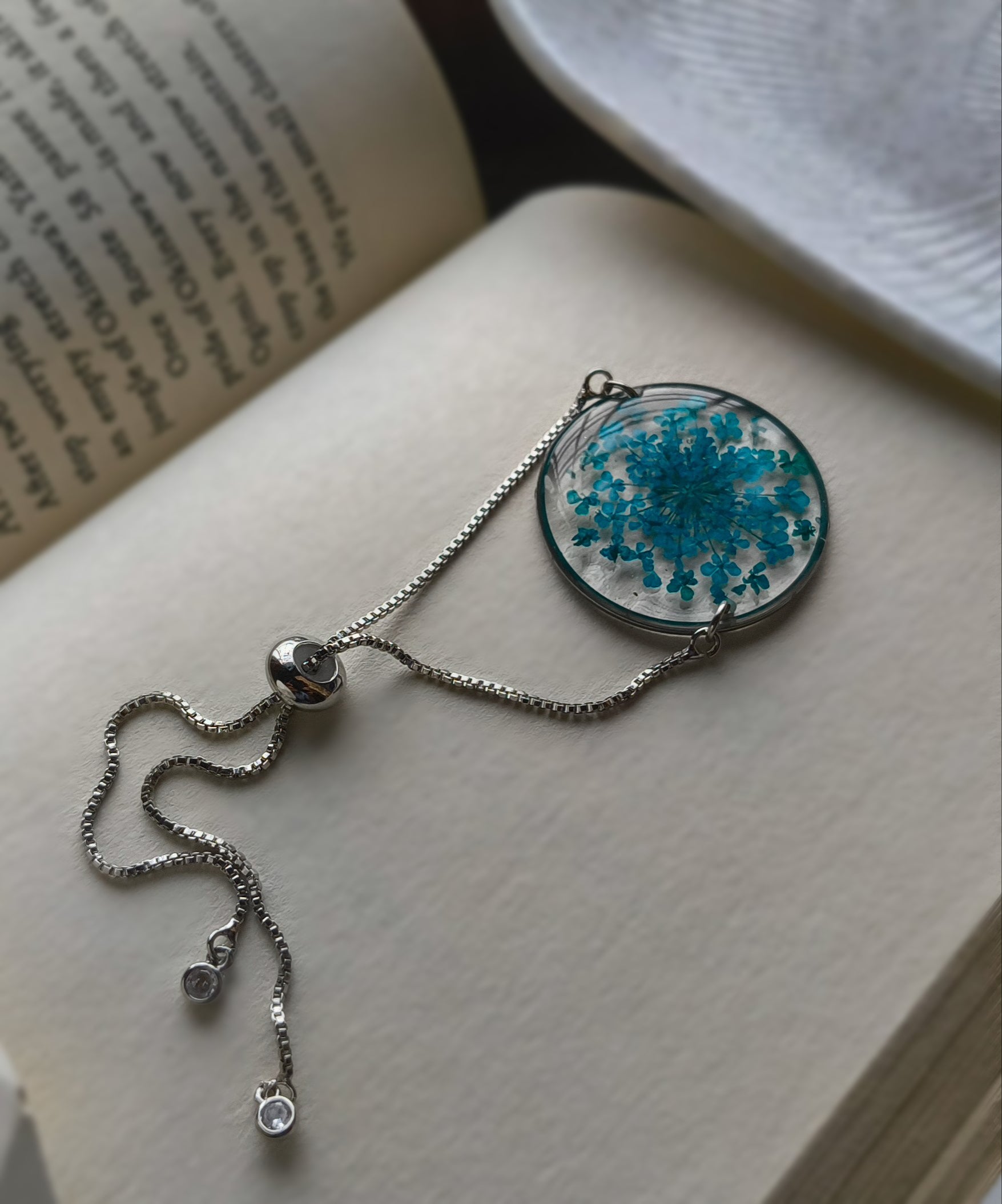 Anne Lace bracelet (blue)